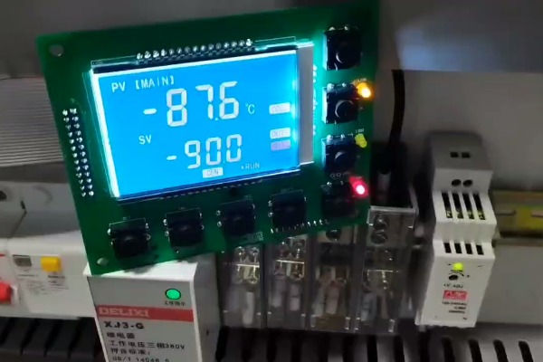 高低溫控溫系統(tǒng)單機(jī)自復(fù)疊技術(shù)實現(xiàn)-90℃低溫測試演示
